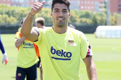 Juventus Pertimbangkan Rekrut Suarez yang Terbuang dari Barcelona
