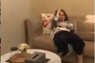 Istri Sah dan Anak Kompak Labrak Pelakor, Rambut Dijambak hingga Dilempar Toples Kaca