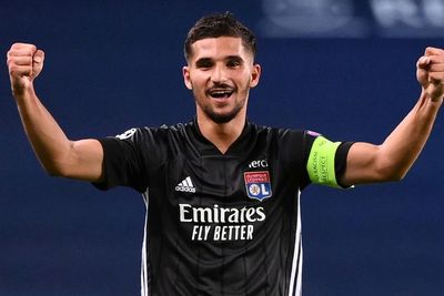Gelandang Lyon, Houssem Aouar Dikonfirmasi Positif Covid-19