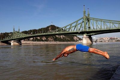 Budapest Urban Games, 700 Perenang Terjun Bebas ke Sungai Terpanjang di Uni Eropa
