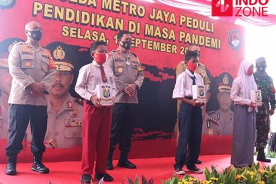 Polda Metro Salurkan 1.500 Modem Gratis Kepada Para Siswa