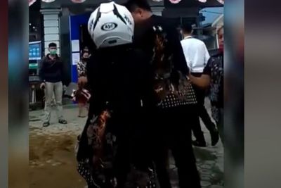Suami Tepergok Bersama Pelakor, Ribut di Jalan, Salfok Baju Suami dan Pelakor Kembaran
