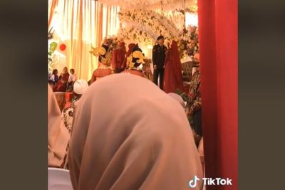 8 Tahun Pacaran Berjuang dari Nol, Cewek Ini Cuma Jadi Tamu di Nikahan Mantan, Nyesek