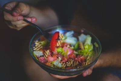 Studi: Makan Malam Setelah Jam 6 Sore Berkaitan dengan Kebiasaan Makan yang Buruk