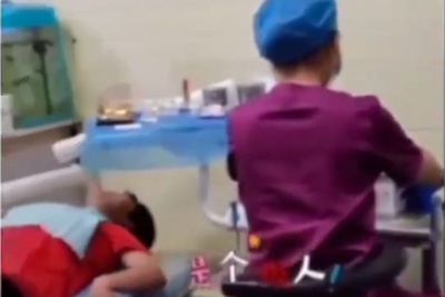 Aksi Kocak Pasien Salah Duduk di Kursi Pemeriksaan Gigi, Gak Bisa Nahan Ketawa