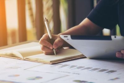 5 Zodiak yang Memilih Pekerjaan daripada Cinta, Ada Zodiak Gebetan Kamu?