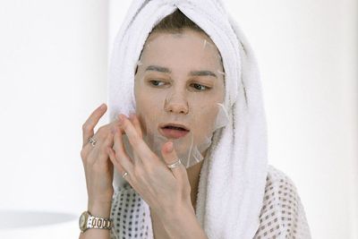 Berapa Lama Waktu yang Tepat Menggunakan Sheet Mask?