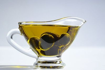 DIY Masker Rambut Minyak Zaitun Untuk Menutrisi Rambut Kering, Cobain Yuk!