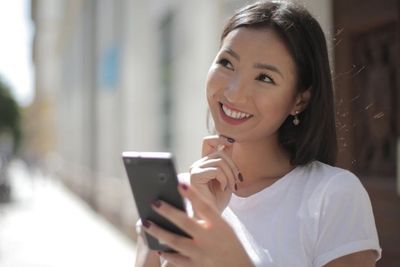 Begini Cara Hindari Baper Jika Ia Belum Tunjukkan Sikap Serius Padamu