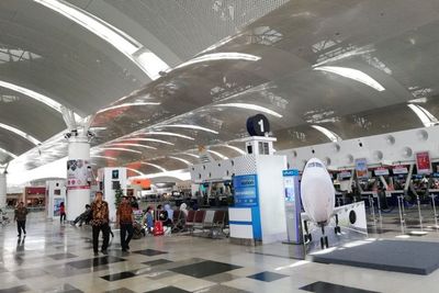 Dorrr! Pistol TNI Meletus di Bandara Kualanamu, Penumpang Terkejut Terheran-heran