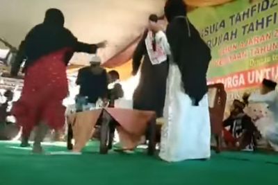 Syekh Ali Jaber Ditusuk Orang, Cabut Sendiri Pisau di Tangan, Begini Kronologinya