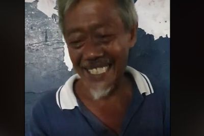 Perjuangan Kakek Penjual Celengan, Rela Gak Makan Seharian Demi Kirim Uang ke Anak Istri 