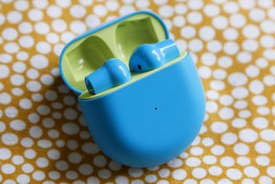 Bea Cukai AS Sita 2.000 OnePlus Buds, Dikira Merupakan Tiruan Apple AirPods