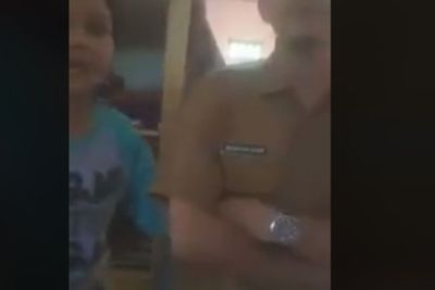 Istri Cekcok dengan Pelakor, Suami Hanya Diam, Netizen Kompak Dukung Pelakornya