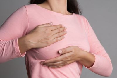 8 Ciri Kanker Payudara yang Sering Diabaikan Perempuan, Waspada!