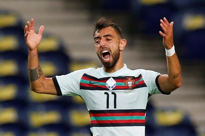 Bruno Fernandes Menangkan Penghargaan Pemain Terbaik Manchester United 2019 2020