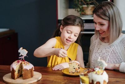 Tips Parenting agar Anak Tak Suka Cari Sensasi di Medsos