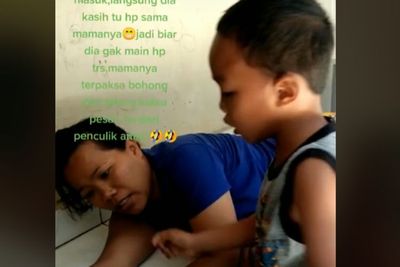 Kecanduan Main HP, Bocah Laki-laki Diprank Ibunya, Reaksinya Bikin Gemas
