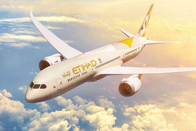 Maskapai Etihad Rilis Gelang Elektronik untuk Pantau Karantina Wisatawan