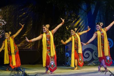 FOTO: Pagelaran Tari dan Teater Kolosan Dayak Kalteng