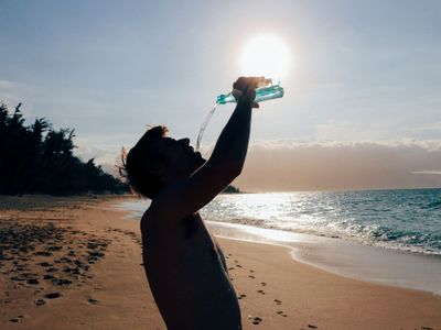Jangan Anggap Sepele, Ini Waktu Terbaik Minum Air Putih Menurut Dokter