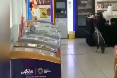 Viral Sepeda Mahal Diparkir di Dalam Minimarket, Tak Ada Petugas yang Berani Menegur