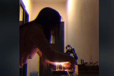 Kasih Surprise Ultah, Cewek Ini Malah Dikejutkan Foto Mesra Kekasihnya dengan Cewek Lain
