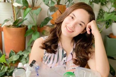 Sering Belanja Online, Chelsea Islan Daur Ulang Sampah Plastik