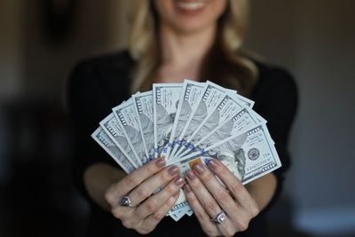 7 Arti Mimpi tentang Uang Menurut Primbon dan Astrologi, Pertanda Rezeki atau Sekadar Simbol?