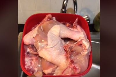 Gegara Percaya Mitos, Pasutri Ini Tak Berani Potong Ayam, Netizen Ribut di Komentar