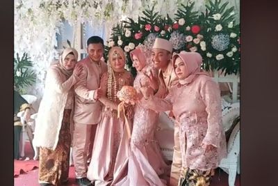 Anak Kembar Nikah Barengan, Terjadi Insiden di Pelaminan, Wajah Adiknya Jadi Sorotan