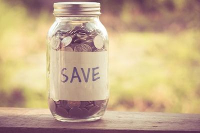 Ini 3 Dampak Negatif dari Perilaku Over Saver