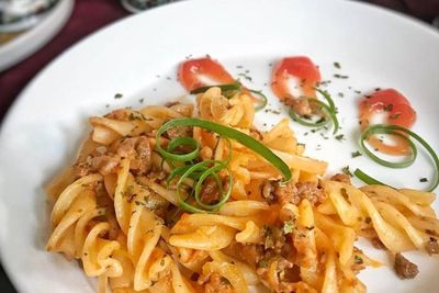 Resep Pasta Fusilli Lada Hitam dengan Daging Cincang