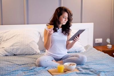 5 Kebiasaan Buruk Penyebab Perut Buncit, Bukan Cuma Makan Malam