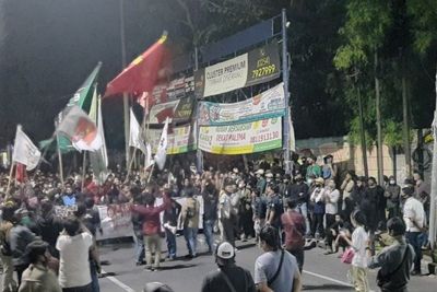 Demo Mahasiswa Tolak UU Omnibus Law di Banten Berujung Ricuh