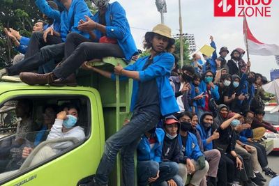 Jalan Arah DPR Disekat, Massa Mahasiswa Gerak ke Istana