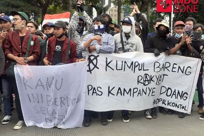 Ratusan Mahasiswa Mulai Datang untuk Demo UU Ciptaker Dekat Istana Negara
