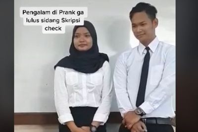 Viral Mahasiswa Diprank Dosen Ngga Lulus Sidang Skripsi, Reaksi si Mahasiswa Jadi Sorotan