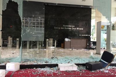Imbas Aksi Demo, Gedung Kementerian ESDM Dirusak Parah