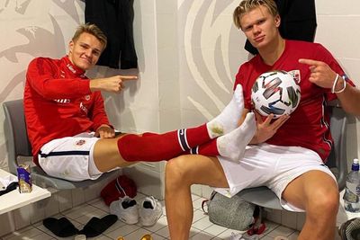 Jadi Bintang Kemenangan Norwegia, Haaland dan Odegaard Saling Lempar Pujian