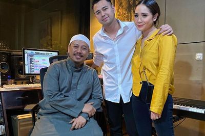 Foto Bareng Opick, Potret Kaki Nagita Slavina Bikin Netizen Salfok