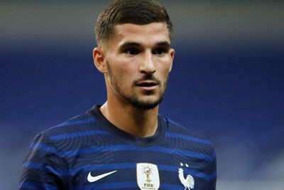 Gagal Transfer ke Arsenal, Aouar: Saya Senang Bertahan di Lyon