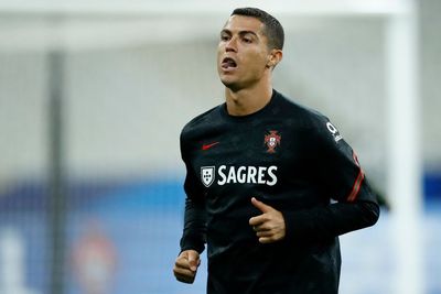 Wenger Akui Ronaldo Sempat Punya Jersey Arsenal Meski Akhirnya Gabung ke MU