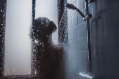 Kenapa Ide Kreatif Sering Muncul Saat Kamu Berada di Kamar Mandi? Ini Alasannya!