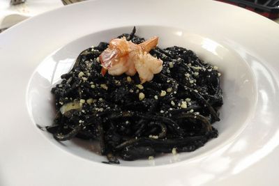 Terlihat Mewah, Ini Resep Spaghetti Saus Hitam dengan Tinta Cumi