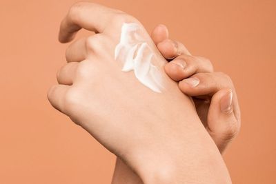 Sering Cuci Tangan Bikin Tangan Kering? Berikut Cara Mengatasinya dengan 3 Bahan Alami Ini