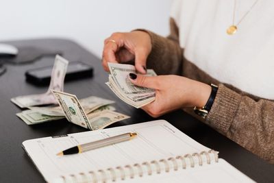 Ingin Kaya Sebelum Usia 30? Ikuti 7 Tips Mengelola Keuangan di Usia Muda!