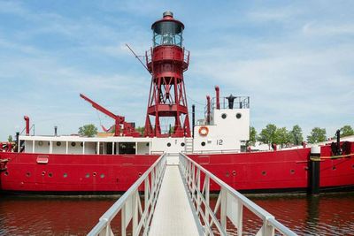 Pengalaman Menginap di Lightship Amsterdam, Kapal Mercusuar Tua Berusia 70 Tahun