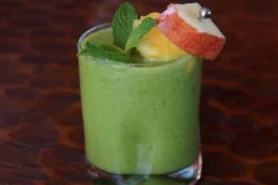 Cara Membuat Smoothie Sawi Nanas Pisang Apel yang Menyegarkan