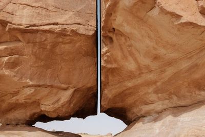 Misteri Batu Al Naslaa: Batu Raksasa yang Terbelah Sempurna, Bagai Ditebas Pedang